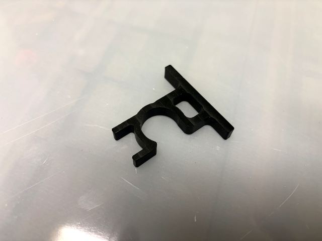 Kinnitused ja hoidikud – CNC-freesitud plastdetail, HRM Tootmine