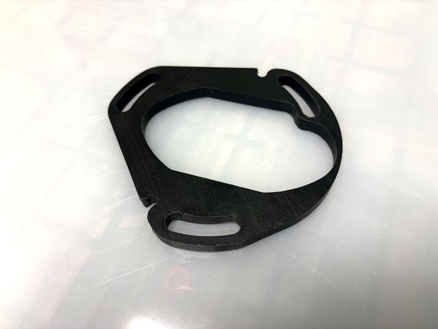 Kinnitused ja hoidikud – CNC-freesitud plastdetail, HRM Tootmine