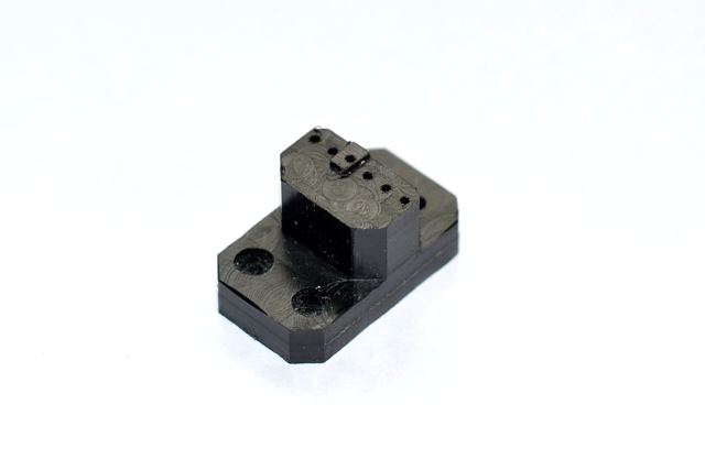 Kinnitused ja hoidikud – CNC-freesitud plastdetail, HRM Tootmine