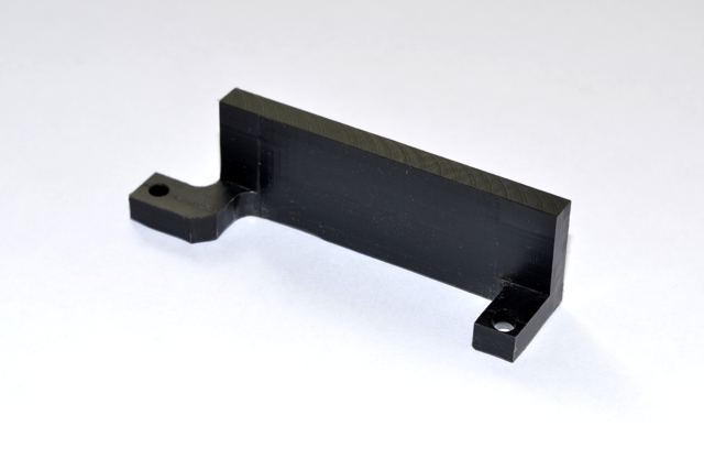 Kinnitused ja hoidikud – CNC-freesitud plastdetail, HRM Tootmine