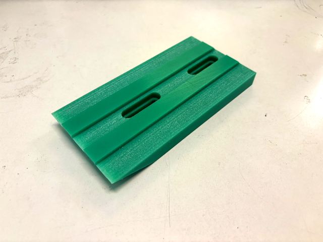 Liugpinnad – CNC-freesitud plastdetail, HRM Tootmine